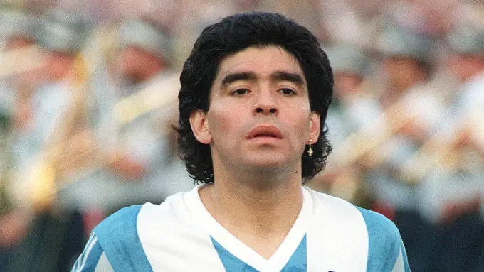Pesepak Bola Narkoba, Diego Maradona, Adrian Mutu