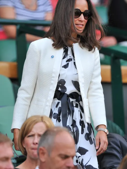 "Mereka adalah kedua pasangan yang cocok dan serasi. Semoga Pippa dan James senantiasa bahagia," ungkap ayah Pippa Middleton. (AFP/Bintang.com)