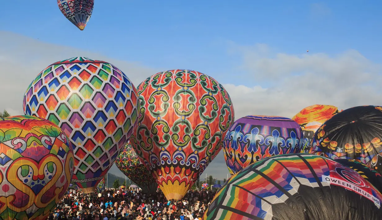 Festival balon udara ini merupakan acara tahunan sejak tahun 1950. (DEVI RAHMAN/AFP)