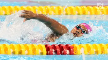 AcehAtlet para renang, Syuci Indriani saat berlaga di final 200 meter gaya bebas putri S14 Asian Para Games 2018 di Stadion Akuatik Kompleks GBK, Jakarta, Minggu (7/10). Syuci meraih posisi ketiga dan berhak atas perunggu. (Liputan6.com/Helmi Fithriansyah