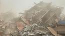 Jumlah tersebut kemungkinan besar bertambah, mengingat gempa menyebabkan kerusakan infrastruktur yang sangat parah. (Foto: AFP)
