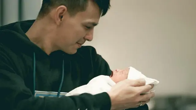 Dikaruniai Anak Pertama, Ini 6 Potret Buah Hati Marcell Darwin dan Fasty Nabila