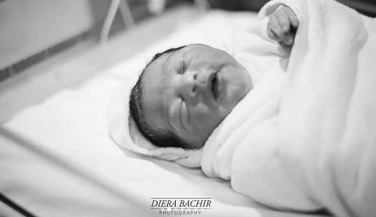 Jika dilihat Cut Shafiyyah mempunyai wajah yang imut dan pipi yang menggemaskan. (Foto: instagram.com/dierabachir)