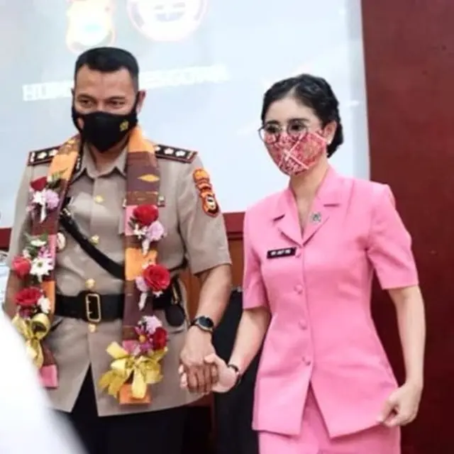 6 Potret Mesra Uut Permatasari Bareng Suami, Selalu Setia Mendampingi