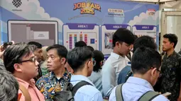 Total ada sebanyak 28.000 lowongan pekerjaan yang disediakan oleh sekitar 100 perusahaan lebih. (BAY ISMOYO/AFP)