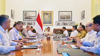 Presiden Prabowo Subianto memimpin rapat terbatas bersama sejumlah Menteri Kabinet Merah Putih di Istana Merdeka, Jakarta, Selasa (10/6/2025) (Laily Rachev - Biro Pers Sekretariat Presiden)