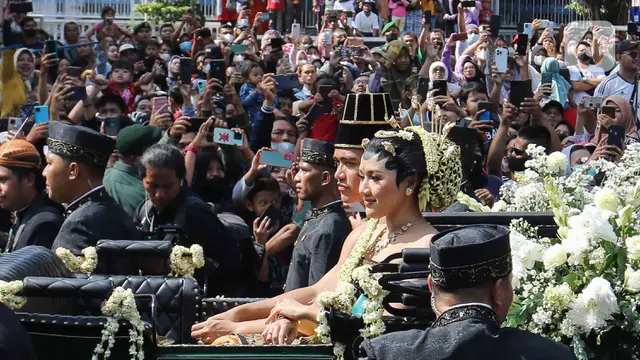 Kemeriahan Kirab Kaesang Pangarep dan Erina Gudono