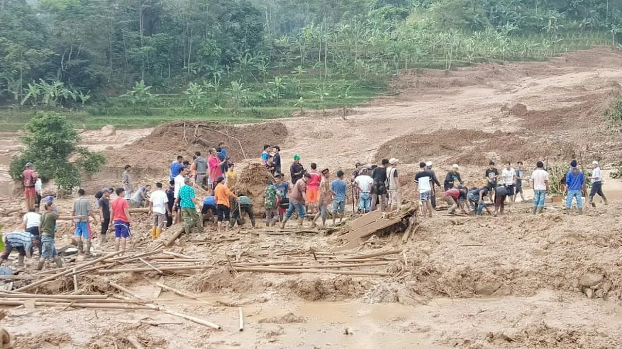 10 Rumah di Bogor Hancur Diterjang Banjir Bandang dan Longsor