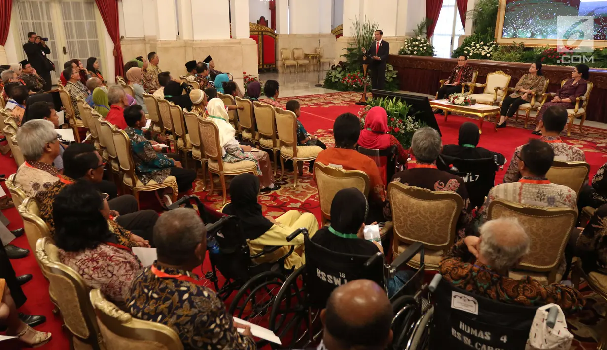 Suasana saat Presiden Jokowi memberi sambutan ketika menerima peserta menerima peserta JKN dan KIS di Istana Negara, Jakarta (23/5). Namun menurut Jokowi, biaya-biaya yang mahal itu bisa ditanggung oleh BPJS kesehatan. (Liputan6.com/Angga Yuniar)