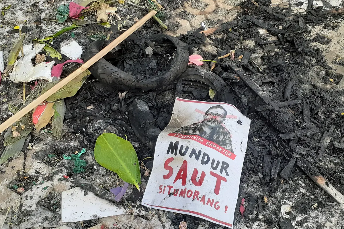 Ricuh dan Pelemparan di Gedung KPK,