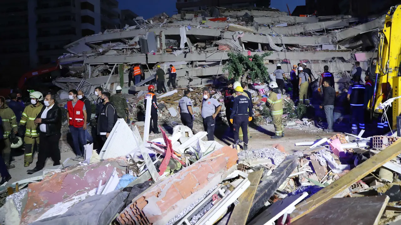 Turki Diguncang Gempa Bumi, Ratusan Orang Terluka
