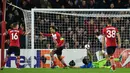 Pemain Southampton, Virgil Van Dijk, mencetak gol ke gawang Inter Milan pada laga Grup K Liga Europa di Stadion St Mary's, Jumat (4/11/2016) dini hari WIB. (AFP/Glyn Kirk)