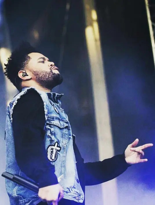 “Abel (nama asli The Weeknd) telah sibuk melihat-melihat cincin tunangan dalam beberapa minggu ini dan menjatuhkan pilihannya pada perhiasan berlian empat karat yang begitu canti,” tutur sumber. (Instagram/Theweeknd)