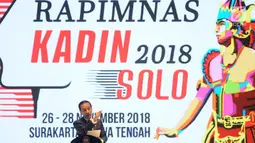 Presiden Jokowi memberikan sambutan pada acara penutupan Rapimnas Kadin di Solo, Jawa Tengah, Rabu (28/11). Jokowi berencana membatalkan rencana relaksasi Daftar Negatif Investasi (DNI) dari paket kebijakan ekonomi ke-16. (Liputan6.com/Angga Yuniar)