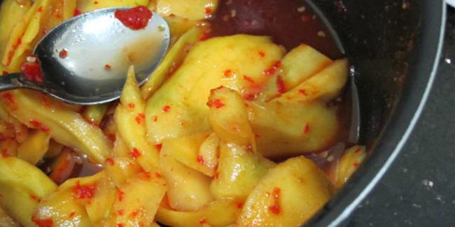 Rujak Mangga Sambal Terasi : Gak Cuma Rujak Mangga Muda ...