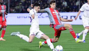 Pemain Fiorentina, Fabiano Parisi, saat mencetak gol ke gawang Cremonese dalam lanjutan Serie A Liga Italia, Selasa (17/3/2026) dini hari WIB. (Alberto Mariani/Lapresse via AP)