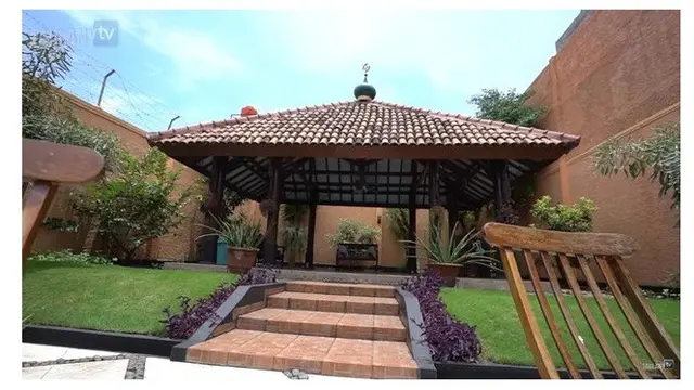 Bak Resort, Ini 8 Potret Rumah Mewah Ikang Fawzi dan Marissa Haque