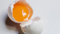 Ilustrasi telur. (Photo by Klaus Nielsen/pexels)