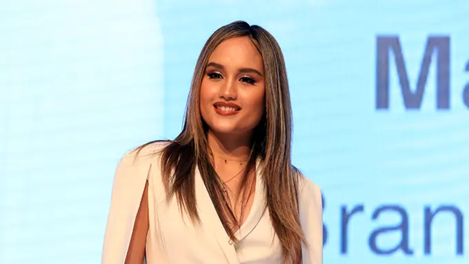 [Bintang] Cinta Laura