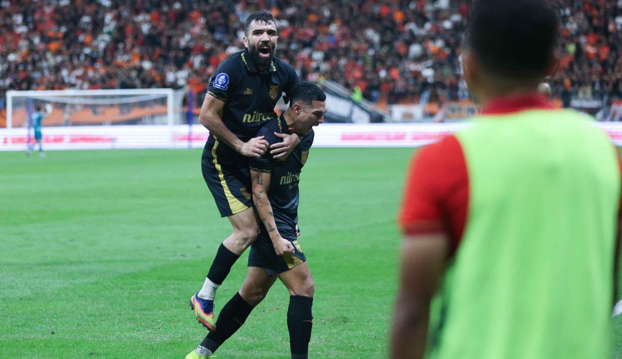 Sementara, Borneo FC berada posisi tiga klasemen sementara dengan 50 poin. Tampak dalam foto, selebrasi pemain Borneo FC saat Juan Felipe Villa Ruiz mencetak gol saat melawan Persija pada pertandingan pekan ke-24 BRI Super League 2025/2026 di Jakarta International Stadium, Selasa (3/3/2026) malam WIB. (Bola.com/M Iqbal Ichsan)