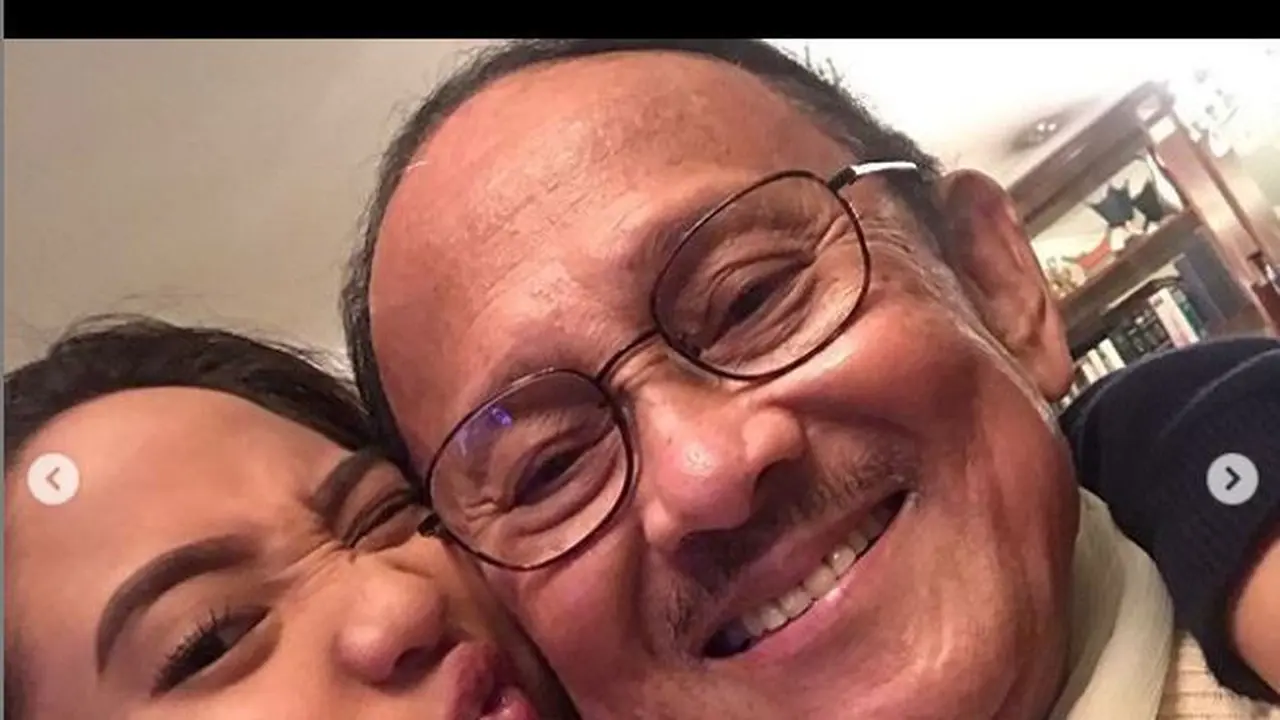 BJ Habibie bersama sang cucu, Farrah Azizah Habibie (Foto: Instagram/@farrahhab)