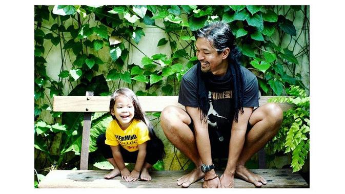 Dimas Djay dan sang anak (Sumber: Instagram/dimas.djay)