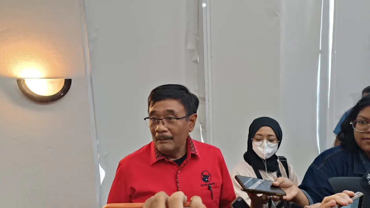 Ketua DPP PDIP Djarot Saiful Hidayat mengaku partainya belum mengetahui informasi bergabungnya Kaesang Pangarep ke PSI.