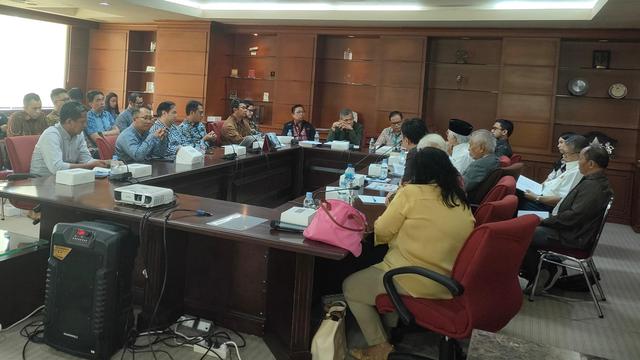 Otoritas Jasa Keuangan (OJK) menerima dan memfasilitasi pertemuan antara manajemen PT AsuransiJiwasraya (Persero) (Jiwasraya) dengan perwakilan pemegang polis. (Foto: OJK)