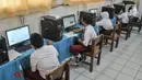 Siswa kelas 5 saat mengikuti kegiatan Asesmen Nasional Berbasis Komputer (ANBK) di SDN Pulogadung 05 Pagi, Jakarta Timur, Selasa (25/10/2022). Kementerian Pendidikan Kebudayaan Riset dan Teknologi (Kemendikbud Ristek) secara serentak menggelar ANBK 2022 tingkat SD/MI atau sederajat yang bertujuan untuk melihat kemampuan sekolah secara keseluruhan dalam pelaksanaan pendidikan, dan tujuan akhirnya adalah untuk peningkatan mutu sekolah. (merdeka.com/Iqbal S. Nugroho)