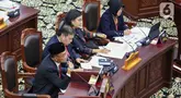 Menteri Koordinator Bidang Pembangunan Manusia dan Kebudayaan Muhadjir Effendy beserta Menteri Koordinator Perekonomian Airlangga Hartarto, Menteri Keuangan Sri Mulyani dan Menteri Sosial Tri Rismaharini (kiri ke kanan) saat menyampaikan kesaksiannya dalam sidang lanjutan sengketa Perselisihan Hasil Pemilihan Umum (PHPU) 2024 di Gedung Mahkamah Konstitusi (MK), Jakarta, Jumat (5/4/2024). (Liputan6.com/Angga Yuniar)