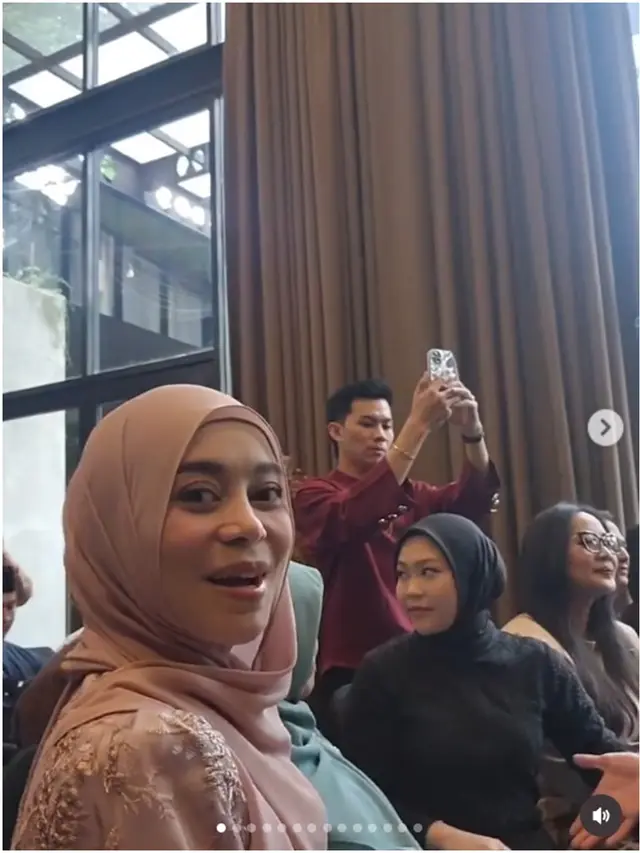 6 Potret Lesti Kejora di Pertunangan Rara LIDA, Menawan Kenakan Kebaya Pastel