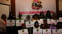 Pengukuhan 9 Perempuan Pejuang Pangan 2016. (Foto: Oxfam Indonesia)