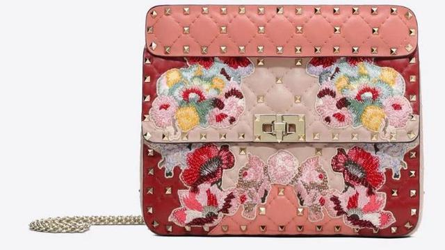 Tas Valentino warna living coral