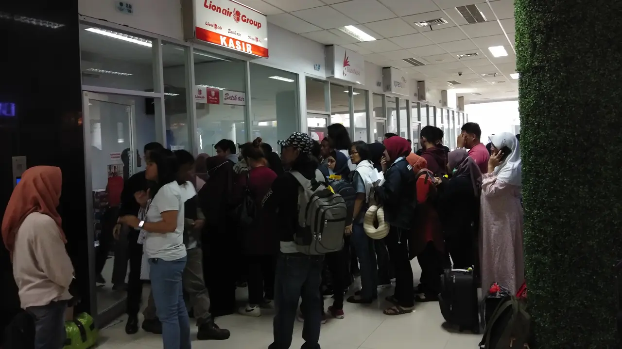 Penumpukan Penumpang di Bandara Tarakan