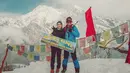 Usai beberapa waktu lalu mengunggah momen ia liburan ala backpaker di Nepal. Kini Nikita Willy tak menyia-nyiakan kesempatan untuk mendaki pegunungan Himalaya bersama teman-temannya. (Liputan6.com/IG/@nikitawillyofficial94)