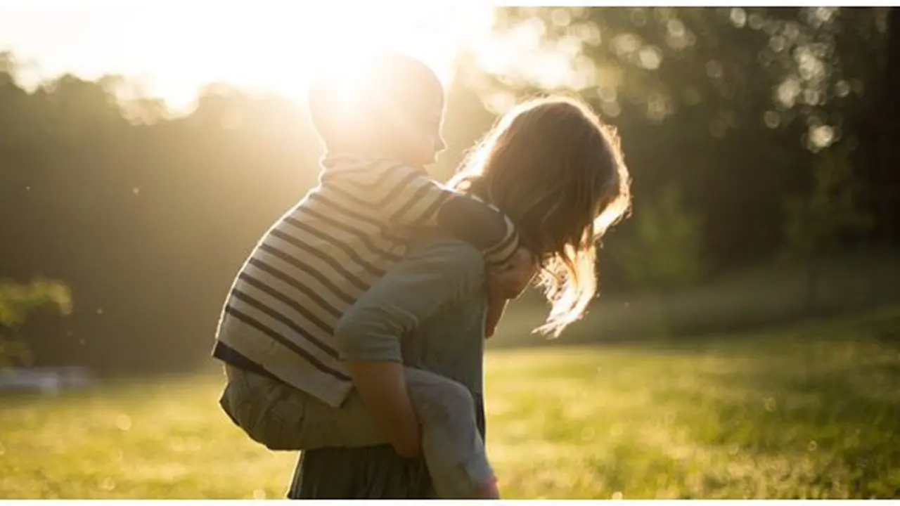 Parenting/ Copyright : unsplash.com/ jenn_azraimages