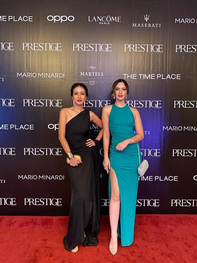 Dress Panjang Belah Samping Nia Ramadhani (Foto: Instagram @ramadhaniabakrie))