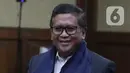 Hasto Kristiyanto disebut memerintahkan Harun Masiku melalui anak buahnya, Nurhasan untuk merendam telepon seluler. Hal tersebut untuk menghindari pelacakan posisi  Harun Masiku oleh tim penyidik KPK. (Liputan6.com/Herman Zakharia)