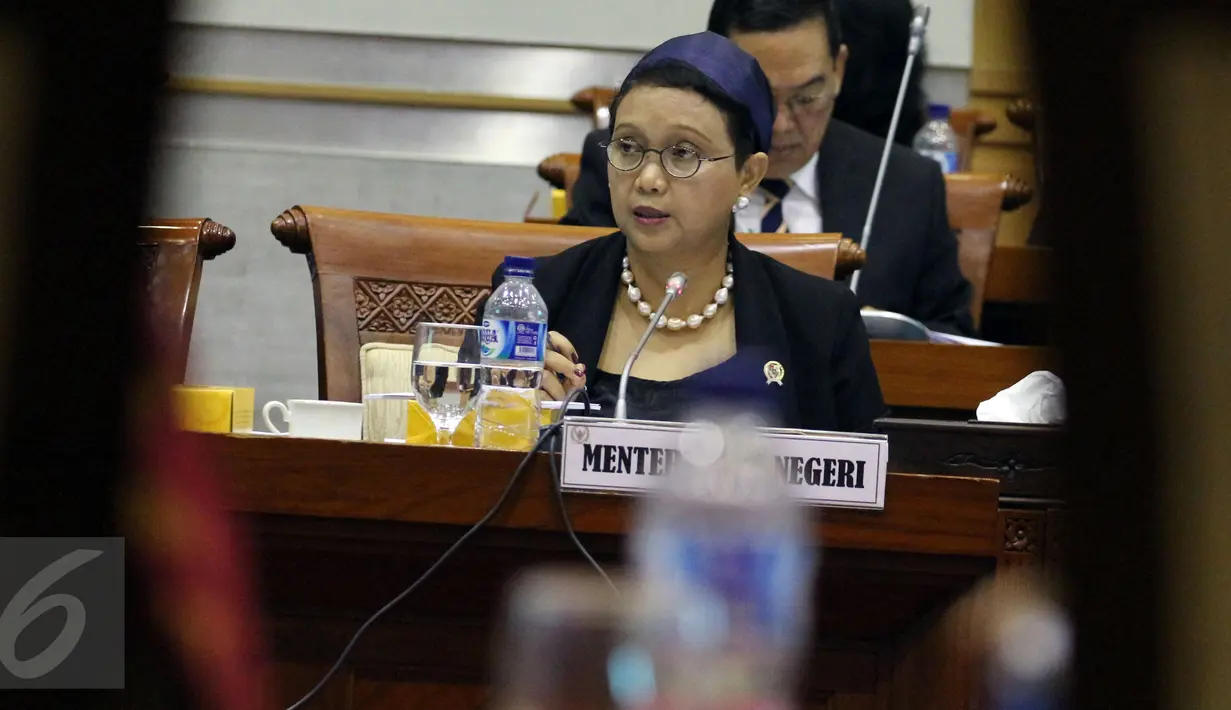 Menlu Retno Lestari Marsudi melakukan Raker dengan Komisi I DPR RI, Jakarta, (9/2). Raker juga membahas Evaluasi pencapaian Prog. Kerja Kemenlu TA 2015, Rencana Prog. Kerja Kemenlu TA 2016 serta Isu di bidang Luar Negeri. (Liputan6.com/JohanTallo)