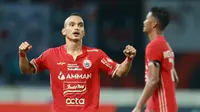 Riko Simanjuntak beraksi dalam duel Persija Jakarta versus Persib Bandung pada laga tunda pekan ke-28 BRI Liga 1 2022/2023 di Stadion Patriot, Bekasi, Jumat (31/3/2023) malam WIB. (Bola.com/Muhammad Iqbal Ichsan)
