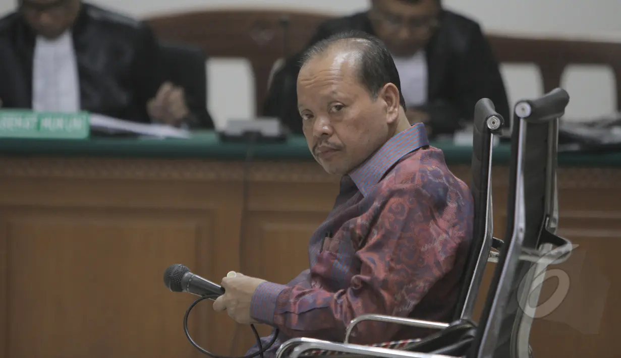 Terdakwa Sutan Bhatoegana terdakwa kasus gratifikasi pembahasaan penetapan APBN-P 2013 Kementerian ESDM, menjalani sidang dakwaan perdana di Pengadilan Tindak Pidana Korupsi (Tipikor), Jakarta, Kamis (16/04/2015). (Liputan6.com/Andrian M Tunay)