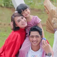 Potret Keluarga Amanda Manopo dan Arya Saloka di Sinetron. (Sumber: Instagram.com/sarinila16)