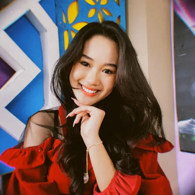 Blasteran Jepang, Ini 6 Potret Luz Victoria Pendatang Baru di Dari Jendela SMP