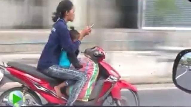 Tingkah Kocak Emak-Emak yang Bikin Gak Habis Pikir