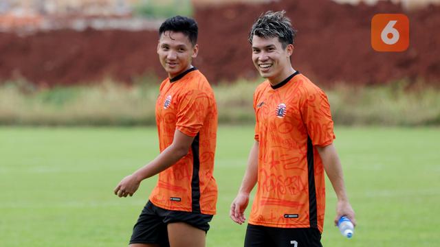 Foto: Pemain Persija Asik-Asik, Ryo Matsumura Ceria di Sesi Latihan Macan Kemayoran