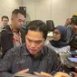 Ketua Umum PSSI, Erick Thohir ketika diwawancarai oleh wartawan di Gedung Danareksa, Jakarta pada Jumat (23/6/2023).&nbsp;(Luthfa Arisyi Senapi/Liputan6.com)