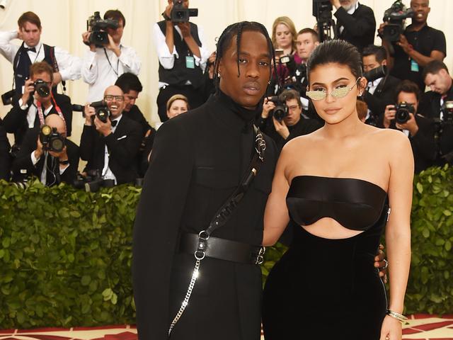 Panggil Suami Kylie Jenner Sudah Menikah Dengan Travis Scott Showbiz Liputan6 Com [ 480 x 640 Pixel ]