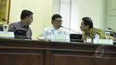 Sejumlah menteri tampak hadir dalam rapat terbatas  terkait Formulasi Nilai Jual Objek Pajak (NJOP) dan Pajak Bumi dan Bangunan di Istana Kepresidenan, Jakarta, Rabu (1/4/2015). (Liputan6.com/Faizal Fanani)