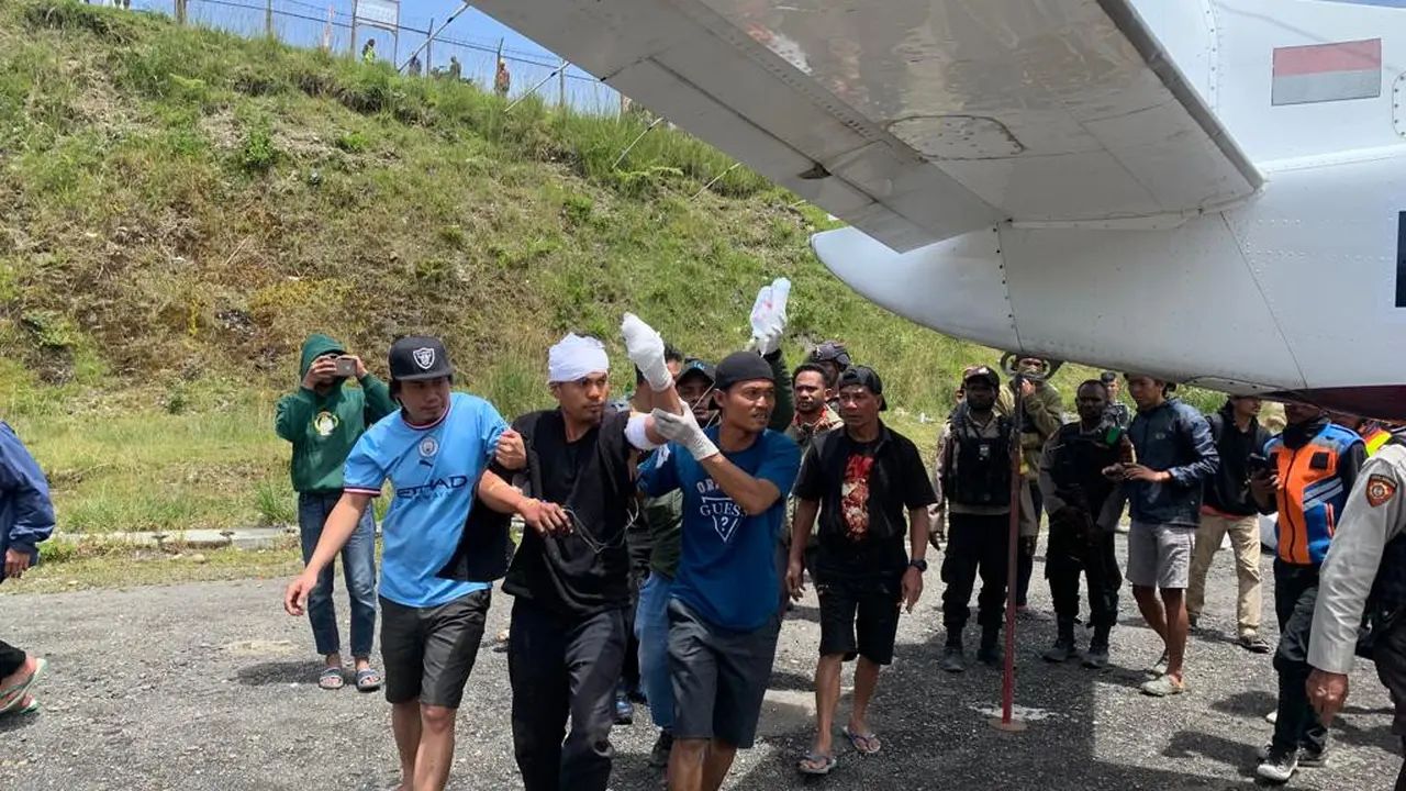 Seorang warga sipil bernama Hajar Ramadhan (33), menjadi korban pembacokan oleh Orang Tak Kenal (OTK) di Papua.
