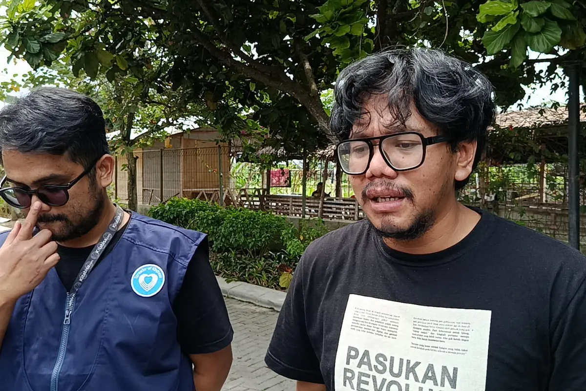 Ferry Irwandi salurkan bantuan untuk korban banjir Sumatra. (Liputan6.com/Reza Efendi)